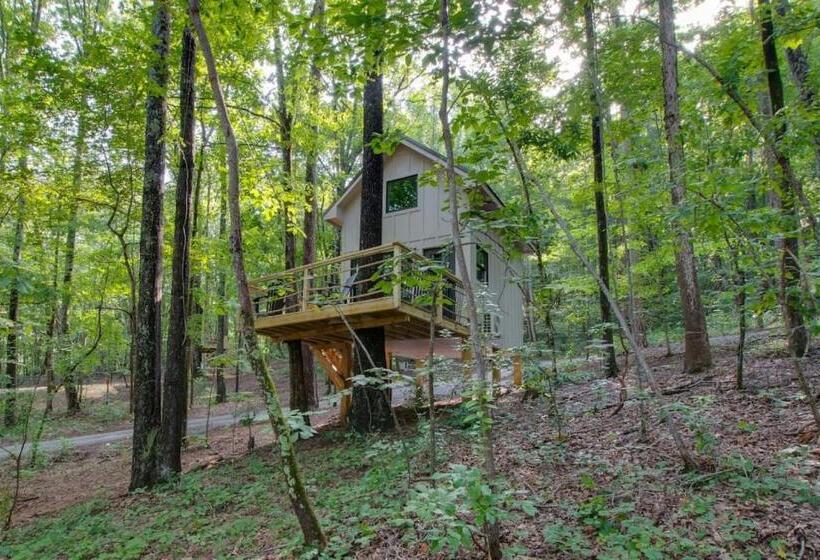 אתר נופש Birch Luxury Treehouse Near Lake Guntersville