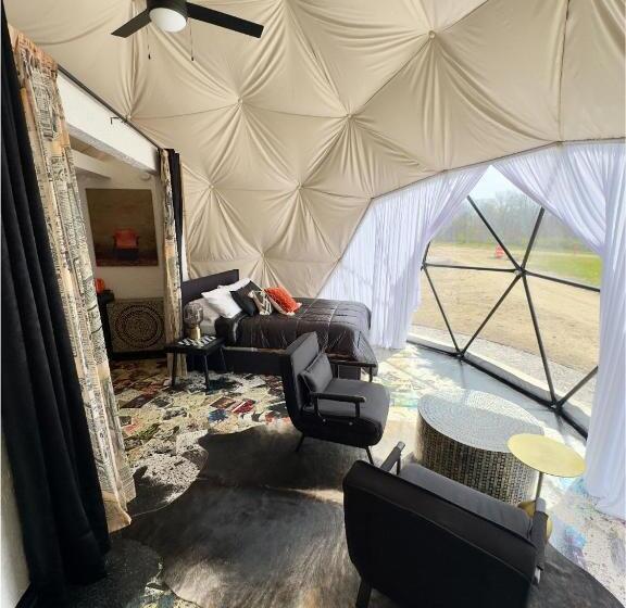 منتجع Daydreamer Domes