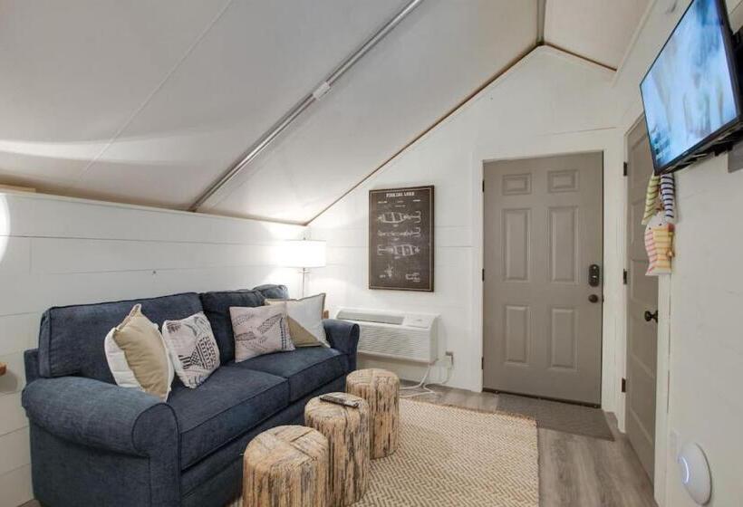 אתר נופש Fishing Lure Luxury Glamping Tent Fishing Theme