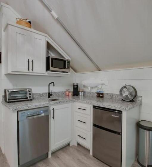 אתר נופש Fishing Lure Luxury Glamping Tent Fishing Theme