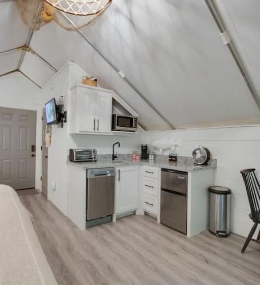 אתר נופש Fishing Lure Luxury Glamping Tent Fishing Theme