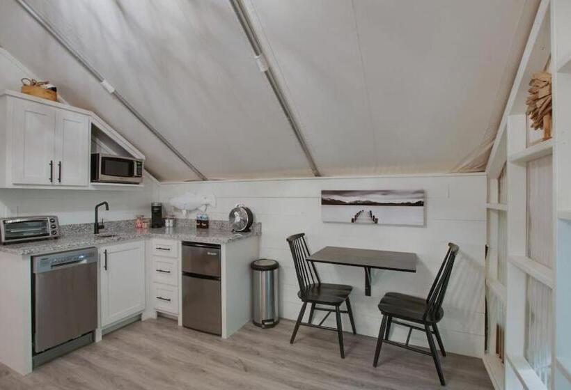 אתר נופש Fishing Lure Luxury Glamping Tent Fishing Theme