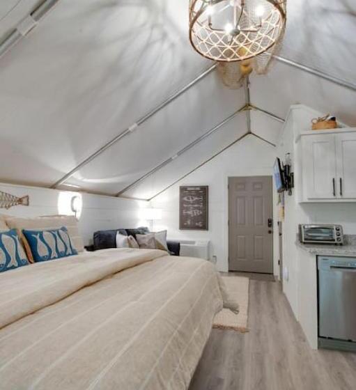 אתר נופש Fishing Lure Luxury Glamping Tent Fishing Theme