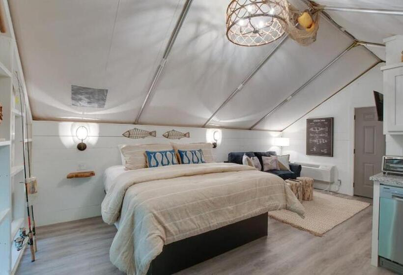 אתר נופש Fishing Lure Luxury Glamping Tent Fishing Theme