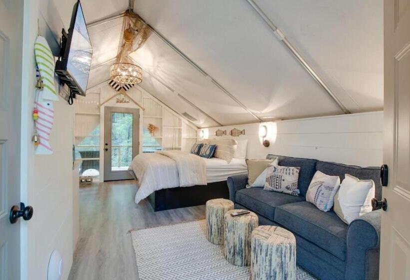 אתר נופש Fishing Lure Luxury Glamping Tent Fishing Theme