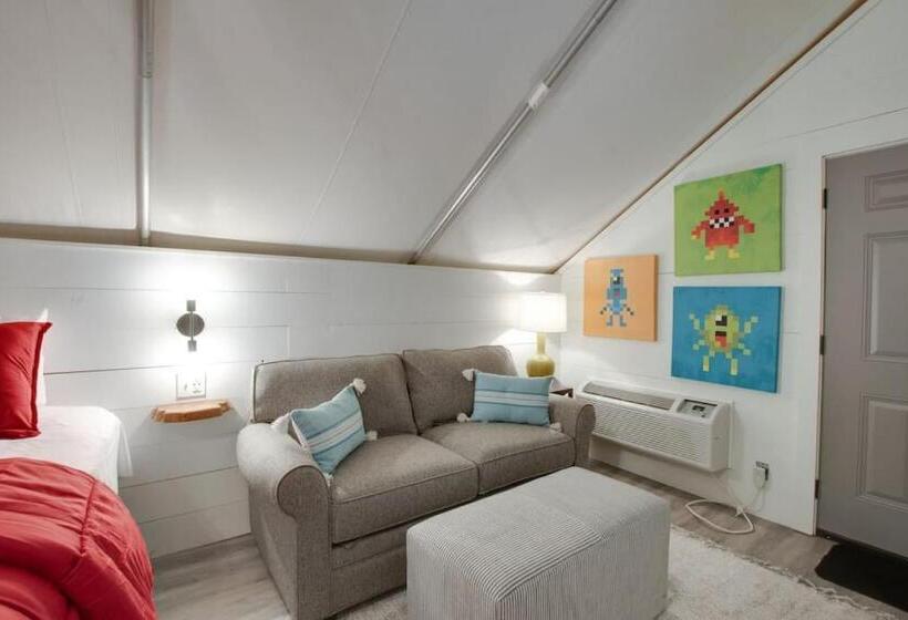 אתר נופש Game Room Luxury Glamping Tent Arcade Theme