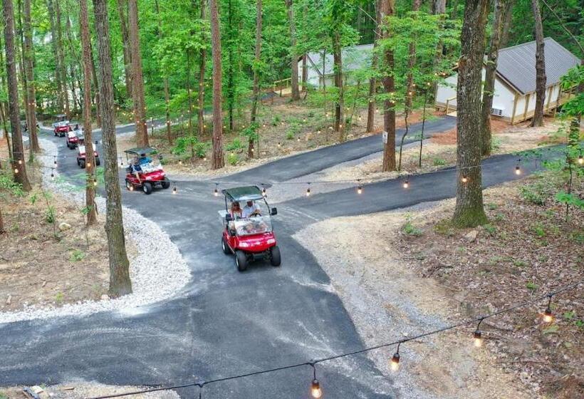 אתר נופש Hogwarts Luxury Glamping Tent Harry Potter Theme