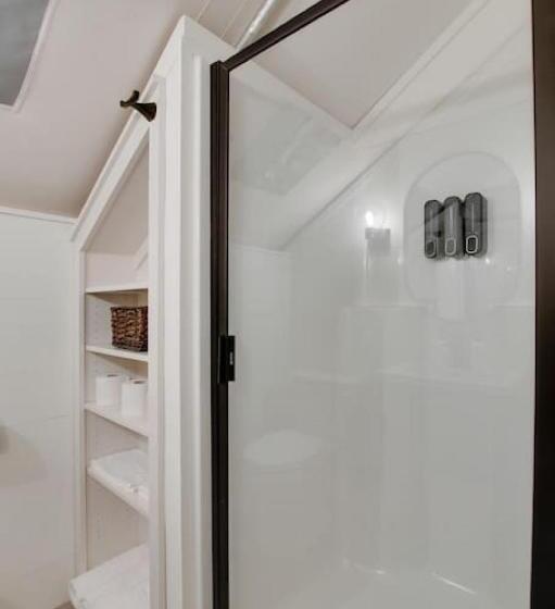 אתר נופש Hogwarts Luxury Glamping Tent Harry Potter Theme