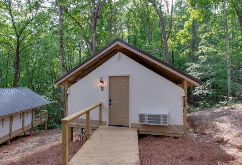 אתר נופש Hogwarts Luxury Glamping Tent Harry Potter Theme