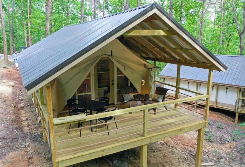 אתר נופש Hogwarts Luxury Glamping Tent Harry Potter Theme