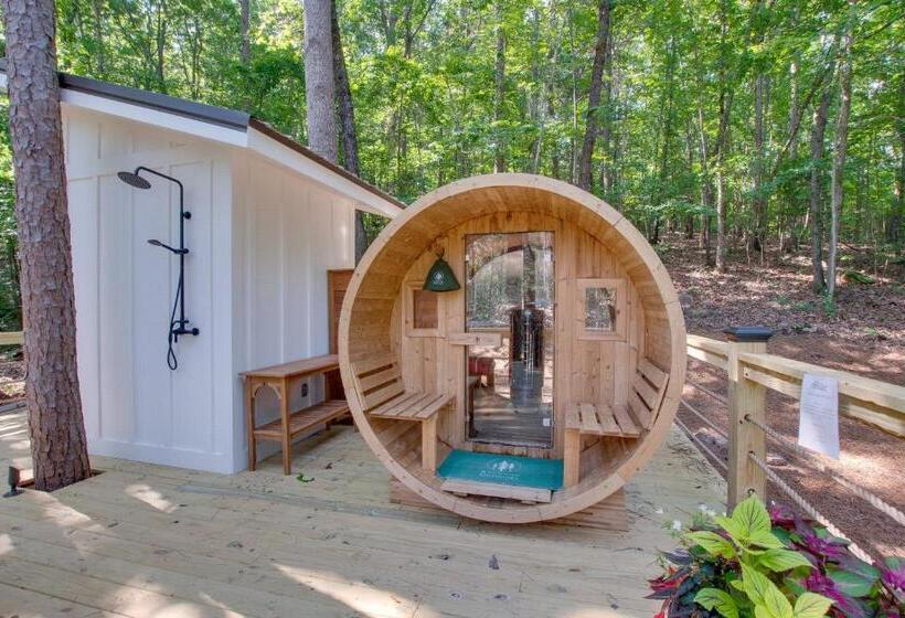 אתר נופש Launch Pad Luxury Glamping Tent Space Theme