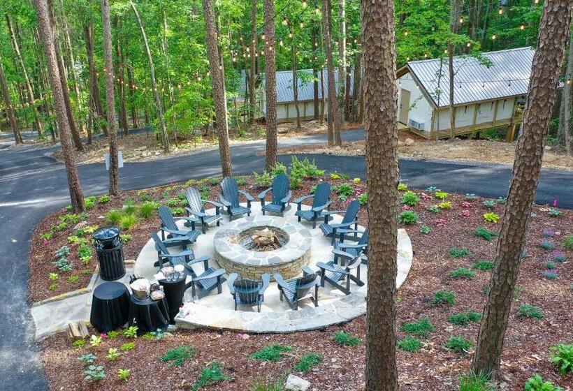 منتجع Love Shack Luxury Glamping Tent Honeymoon Theme