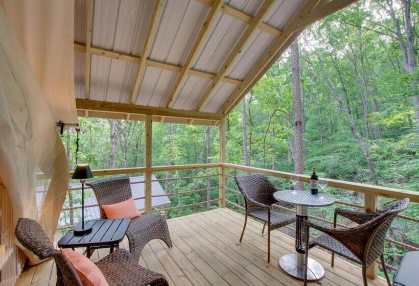 منتجع Love Shack Luxury Glamping Tent Honeymoon Theme