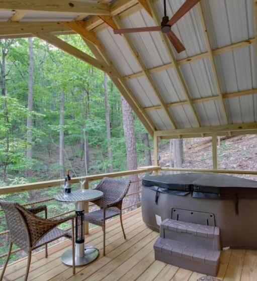 منتجع Love Shack Luxury Glamping Tent Honeymoon Theme