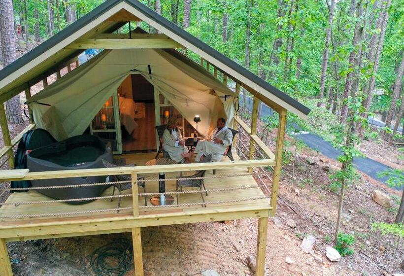 منتجع Love Shack Luxury Glamping Tent Honeymoon Theme