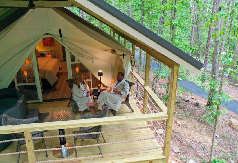 منتجع Love Shack Luxury Glamping Tent Honeymoon Theme