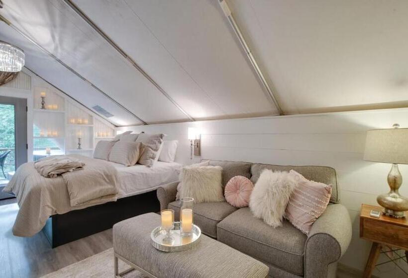منتجع Love Shack Luxury Glamping Tent Honeymoon Theme
