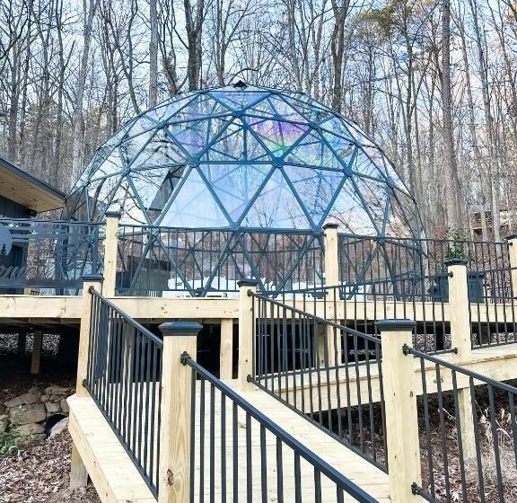 אתר נופש Magnolia Luxury Treehouse Near Lake Guntersville