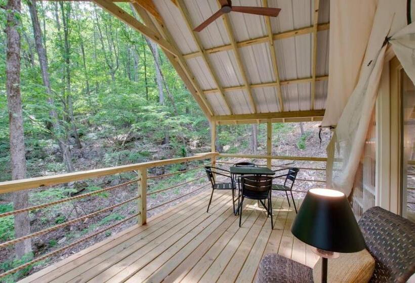 אתר נופש The Lodge Luxury Glamping Tent Hunting Theme