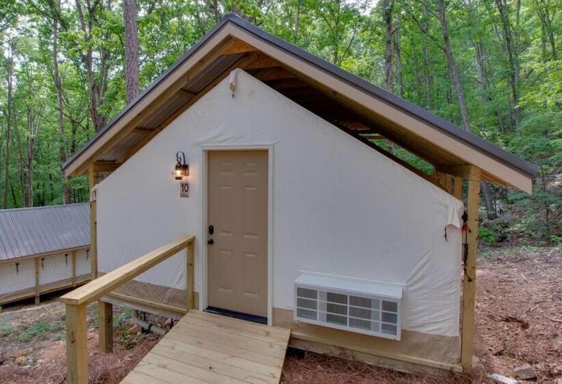 אתר נופש The Lodge Luxury Glamping Tent Hunting Theme