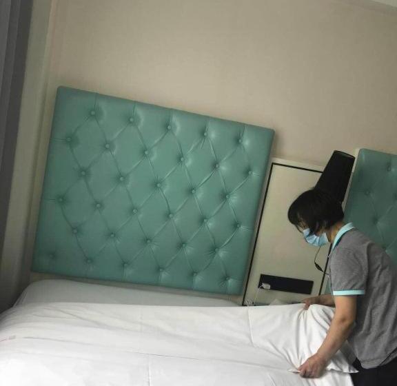 Xana Hotelle Ankang High Tech High School