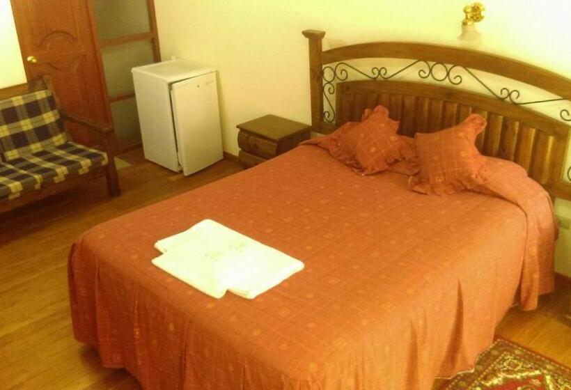 בית מלון כפרי Espinar Plaza