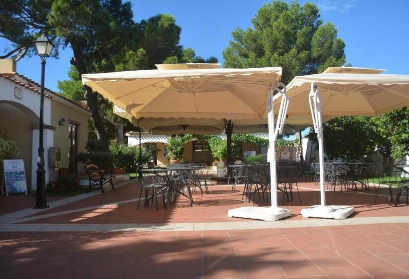 בית מלון כפרי Porto Pino Club