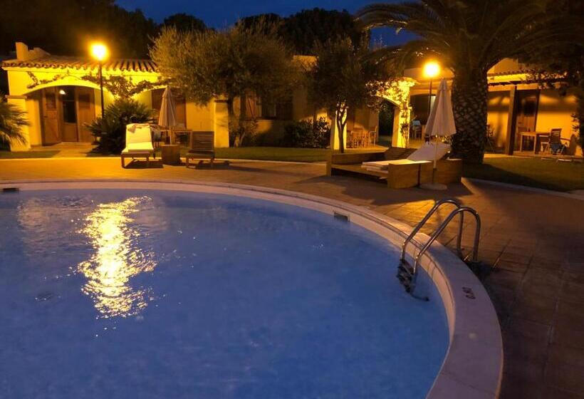 בית מלון כפרי Porto Pino Club