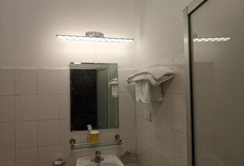 هتل Khách Sạn Hoàng Long