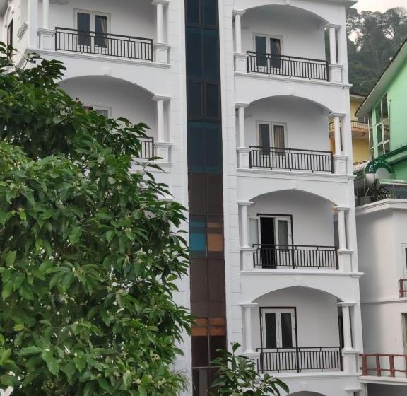 هتل Khách Sạn Hoàng Long