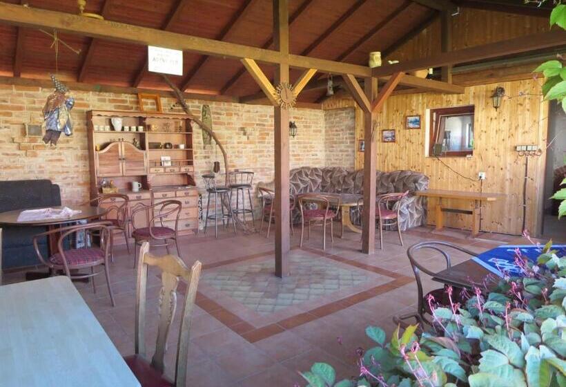 פנסיון Penzion Bulhary S Vinným Sklepem