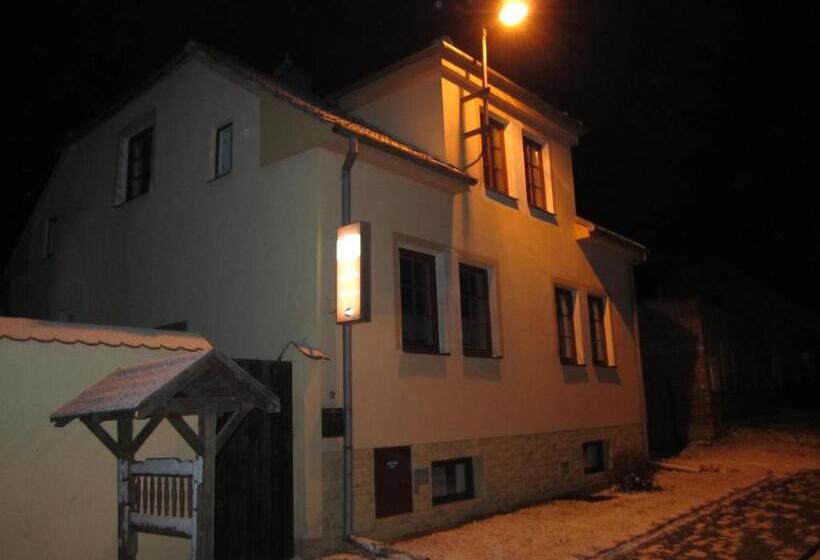 פנסיון Penzion Bulhary S Vinným Sklepem