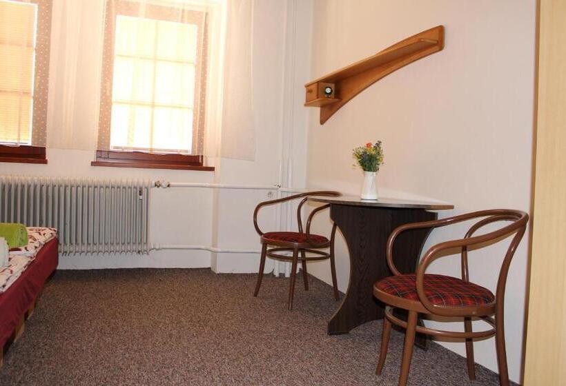 פנסיון Penzion Bulhary S Vinným Sklepem