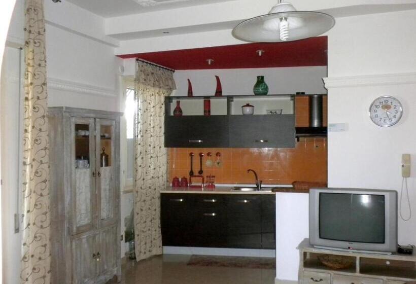 Trilocale In Residence Confinante Con La Spiaggia