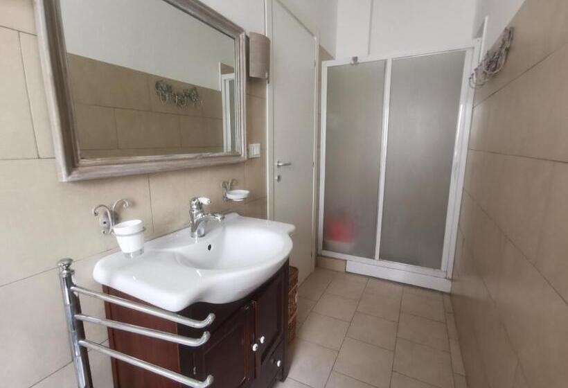 Trilocale In Residence Confinante Con La Spiaggia