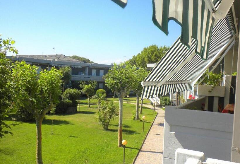 Trilocale In Residence Confinante Con La Spiaggia