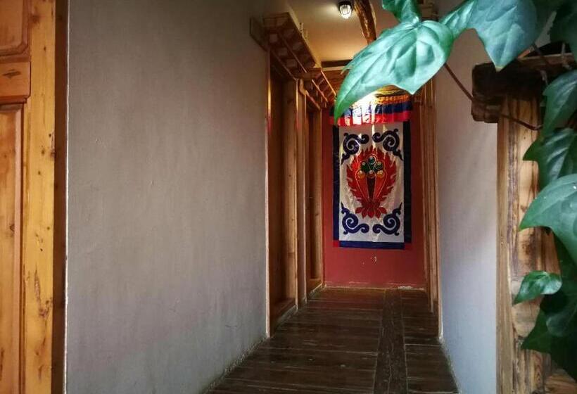 تختخواب و صبحانه Courtyard Shangri La 藏舍小院