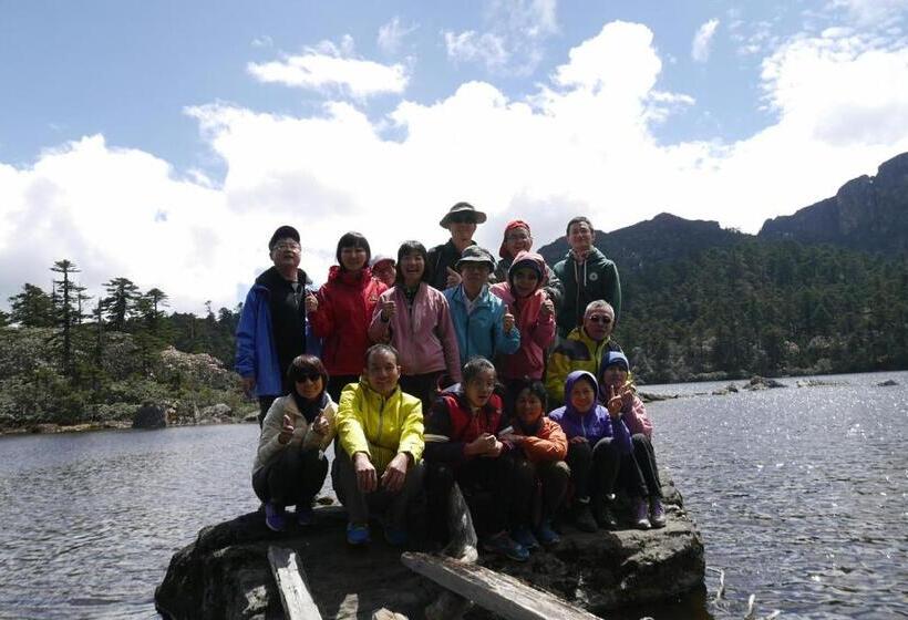 مبيت وإفطار Courtyard Shangri La 藏舍小院