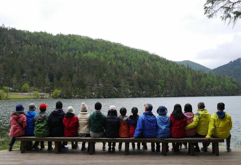 تختخواب و صبحانه Courtyard Shangri La 藏舍小院