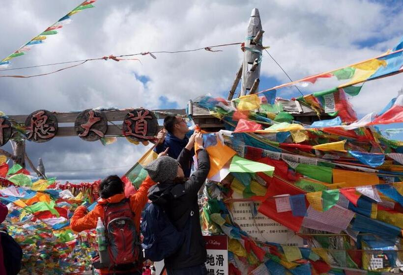 مبيت وإفطار Courtyard Shangri La 藏舍小院