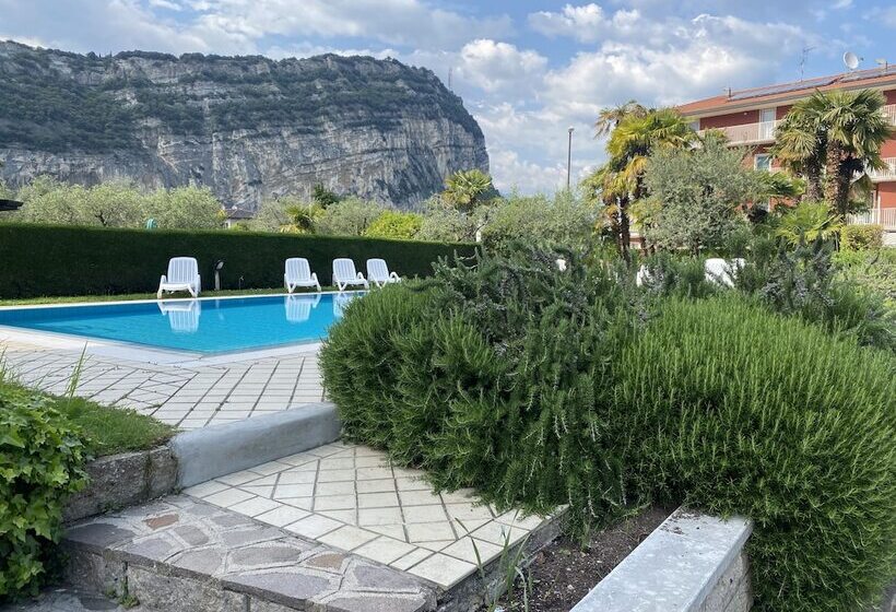 هتل Bike Garnì Villa Maria Torbole