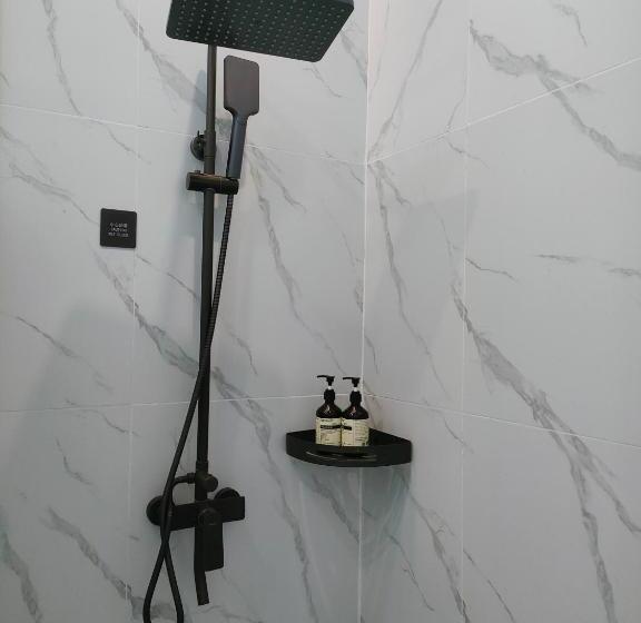 Shanghai Ange Hotel Next To Longyang Road Subway Station, Near New Internatonal Expo Center