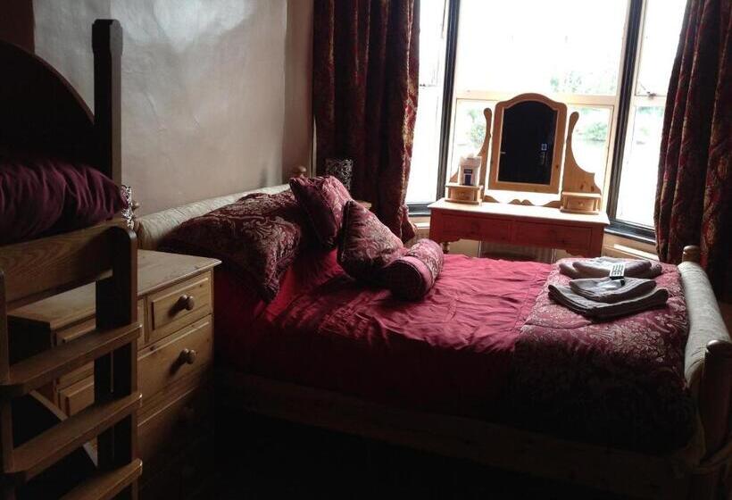 فندق صغير Lower Lode Inn