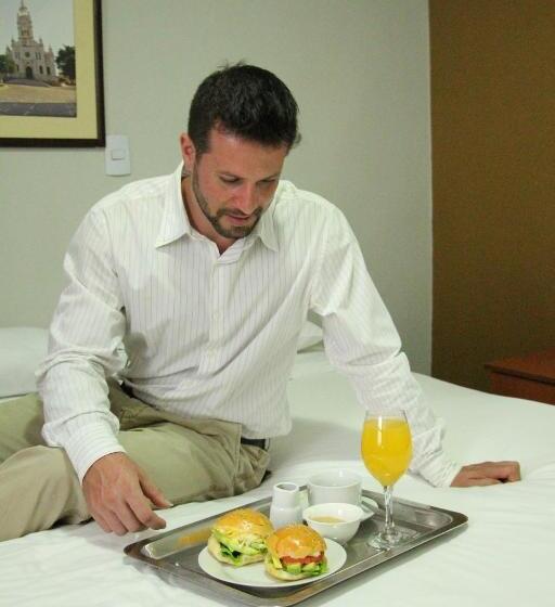 هتل Plaza Sullana