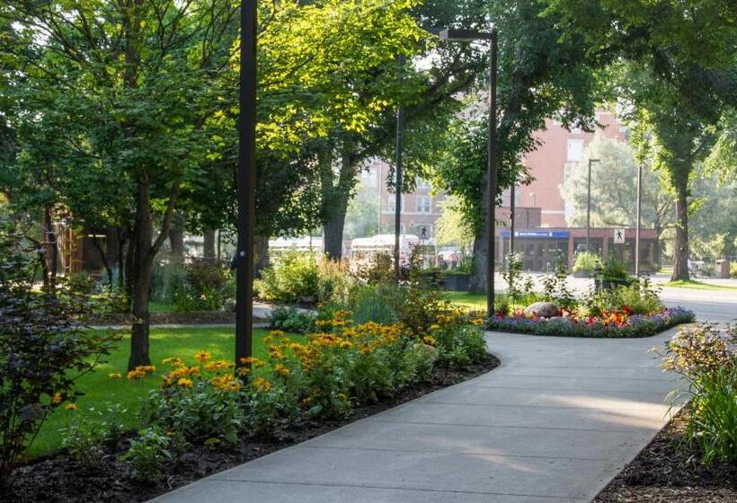 בית מלון כפרי University Of Alberta