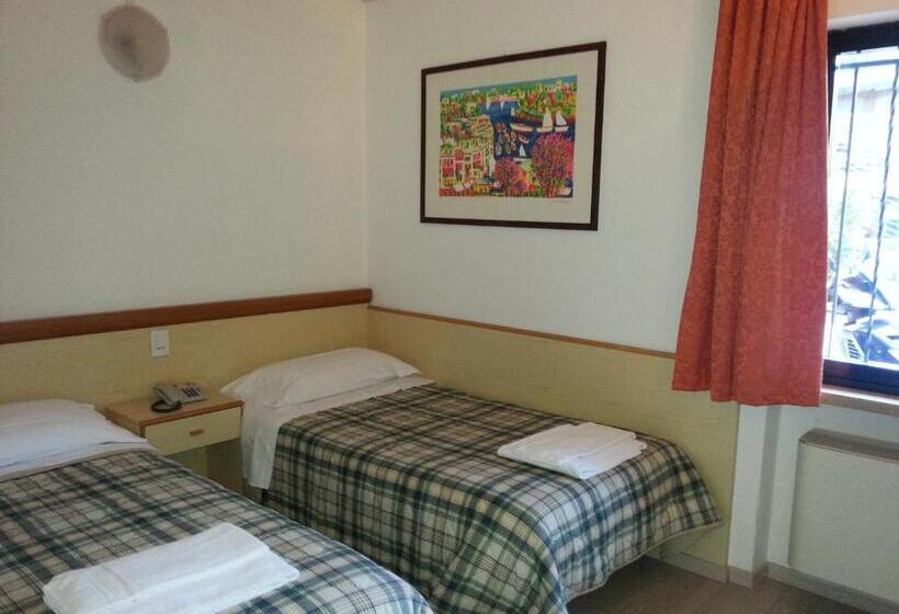 Отель Villaggio Albergo Casa E Lago