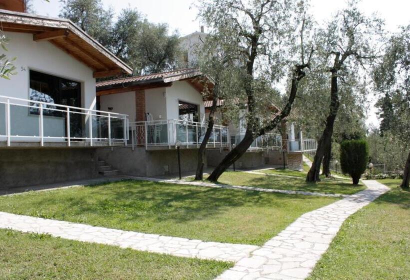 Отель Villaggio Albergo Casa E Lago