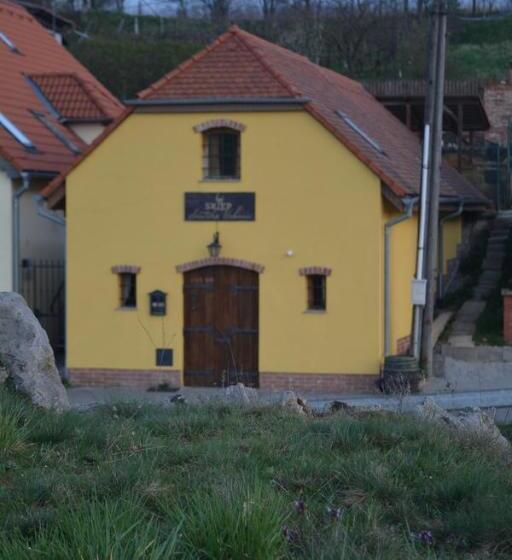 پانسیون Penzion Sklep Sv. Urbana