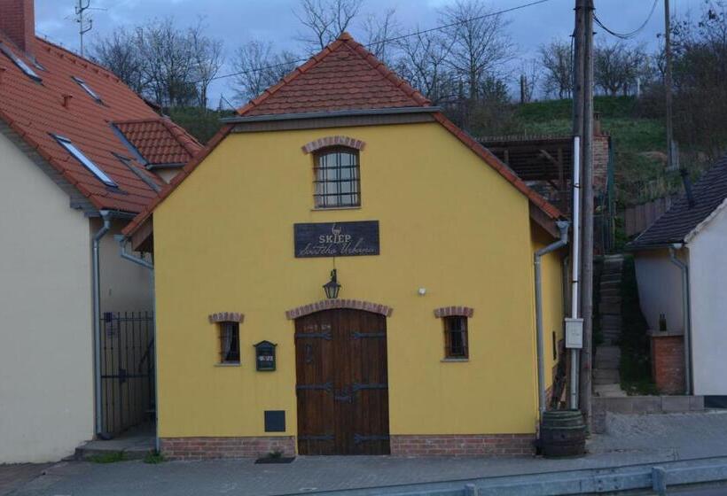 پانسیون Penzion Sklep Sv. Urbana