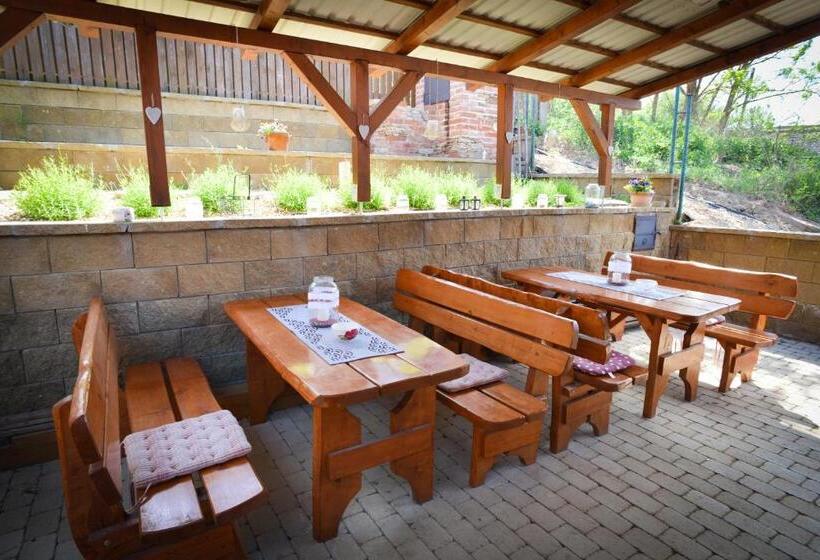 پانسیون Penzion Sklep Sv. Urbana